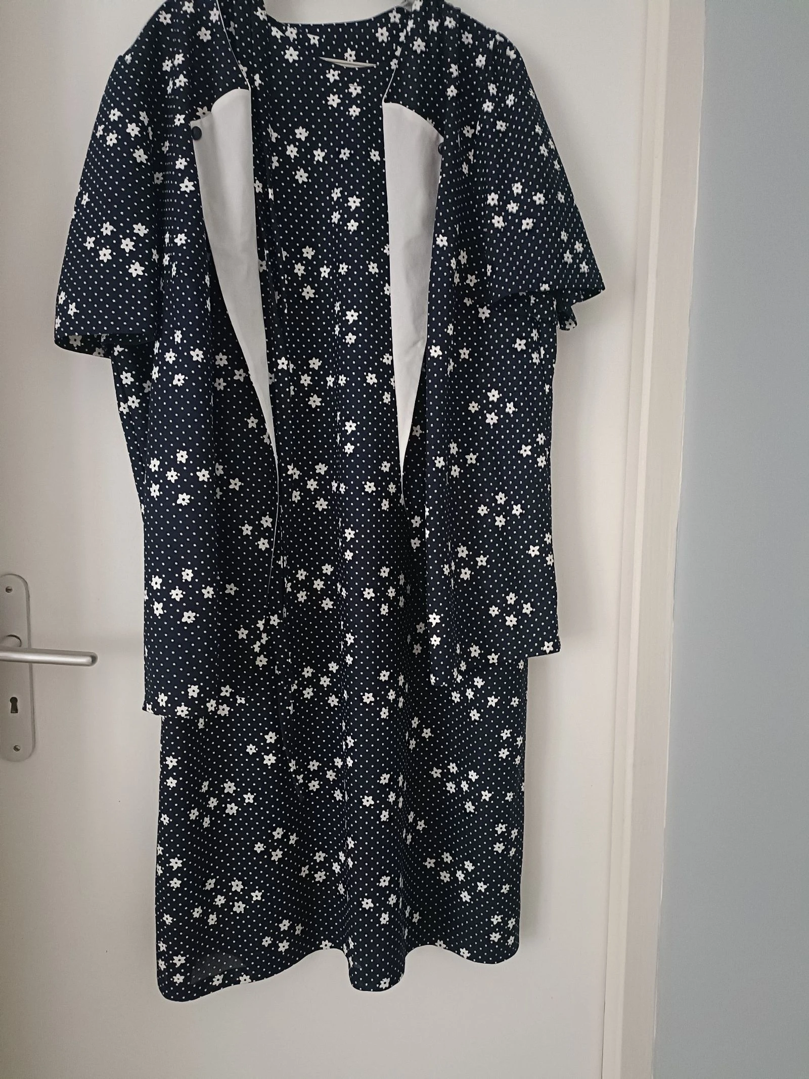 💥 Magnifique ensemble bleu marine a pois blanc - 56 💥